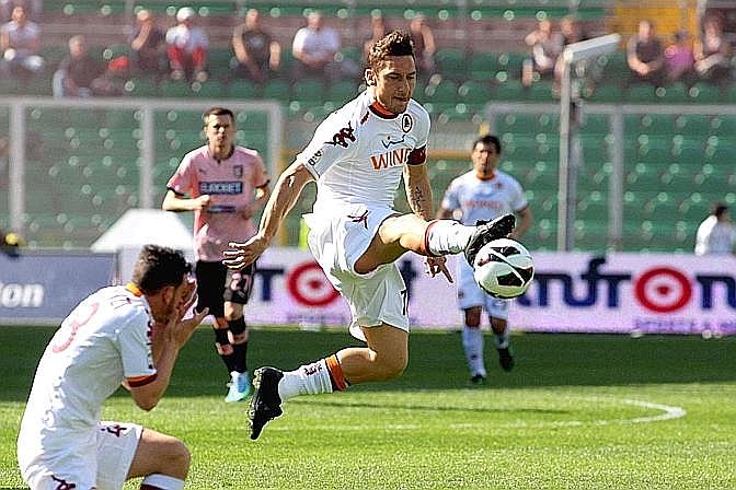  尼斯逆袭成功 保级路上关键三分  